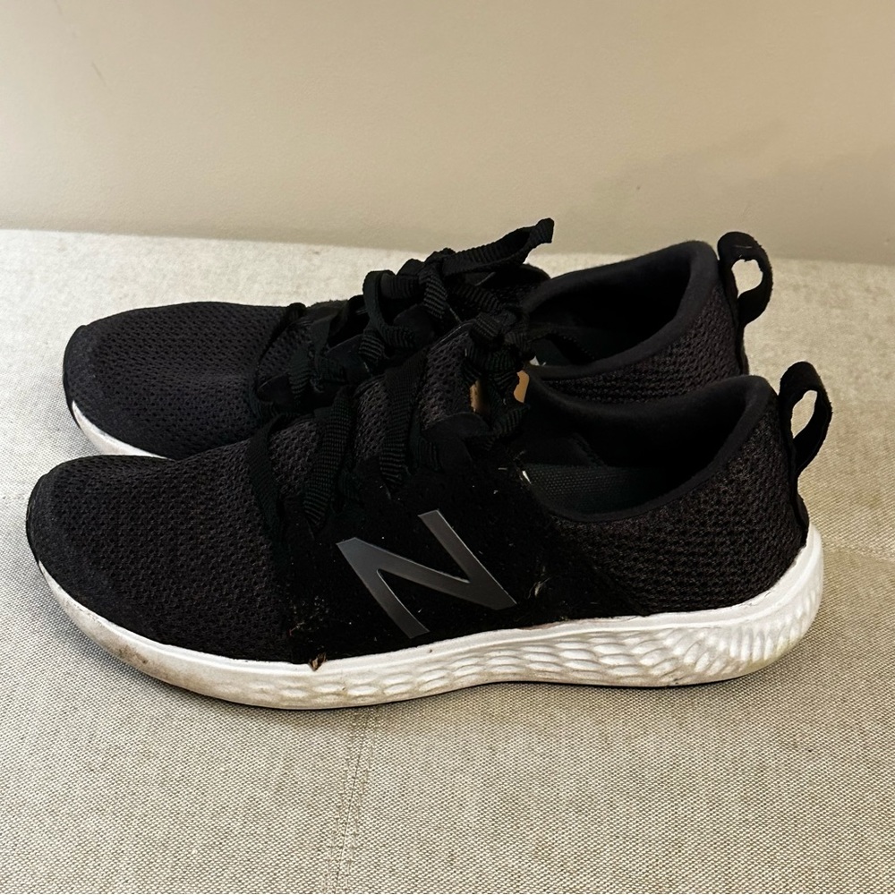 Black and white women’s New Balance sneakers in Size 8